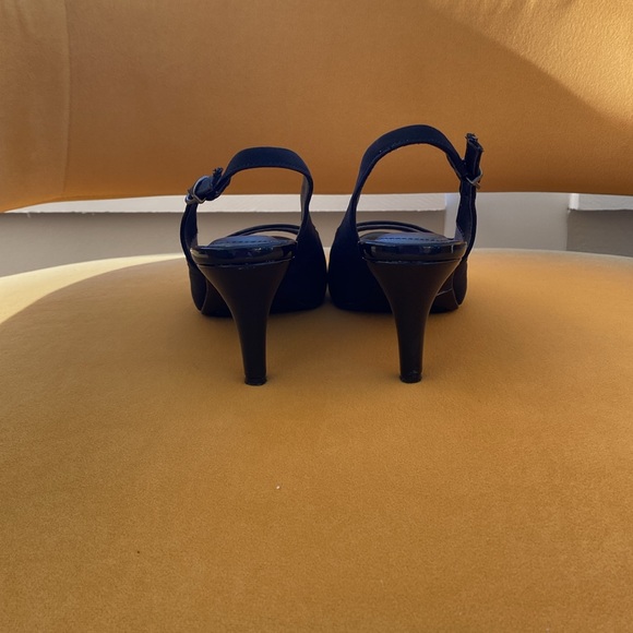 Life Stride, Size 6, Black, Sling Back Heels, Soft System Heels - Picture 4 of 11